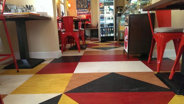 Café — gulv og indretning — Nordsjælland